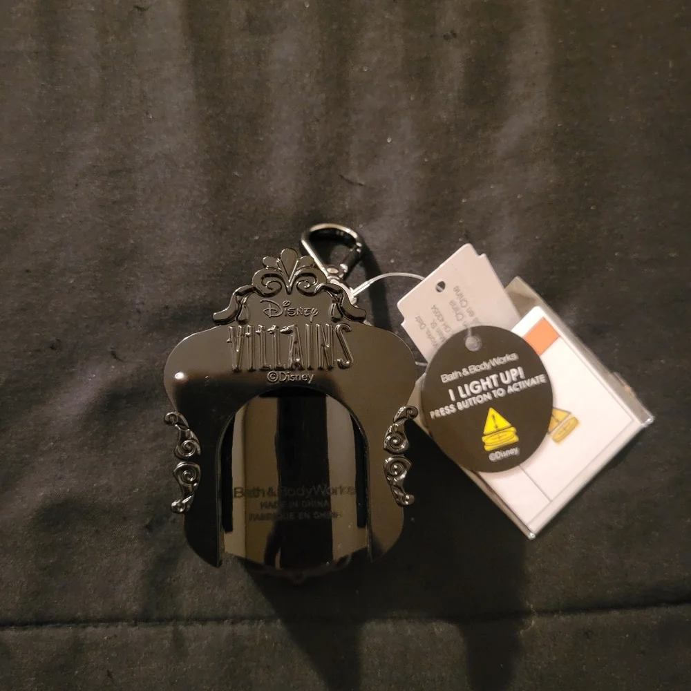 Bath&Body Works Disney Villains Pocketbac Sanitizer Holder Magic Mirror Light-up - Picture 3 of 6
